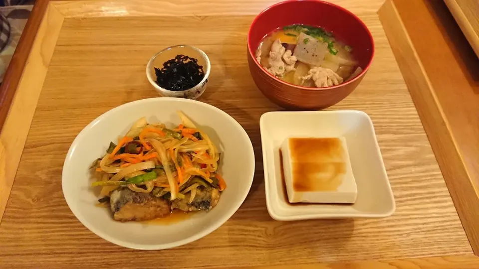 ☆サバの南蛮漬け
☆ゴマ豆腐
☆キクラゲ 松茸昆布
☆豚汁|chikakoさん