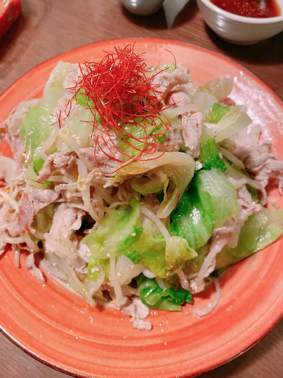 Steamed pork , bean sprouts and lettuce seasoned soy sauce and sesame oil|taka-chanさん