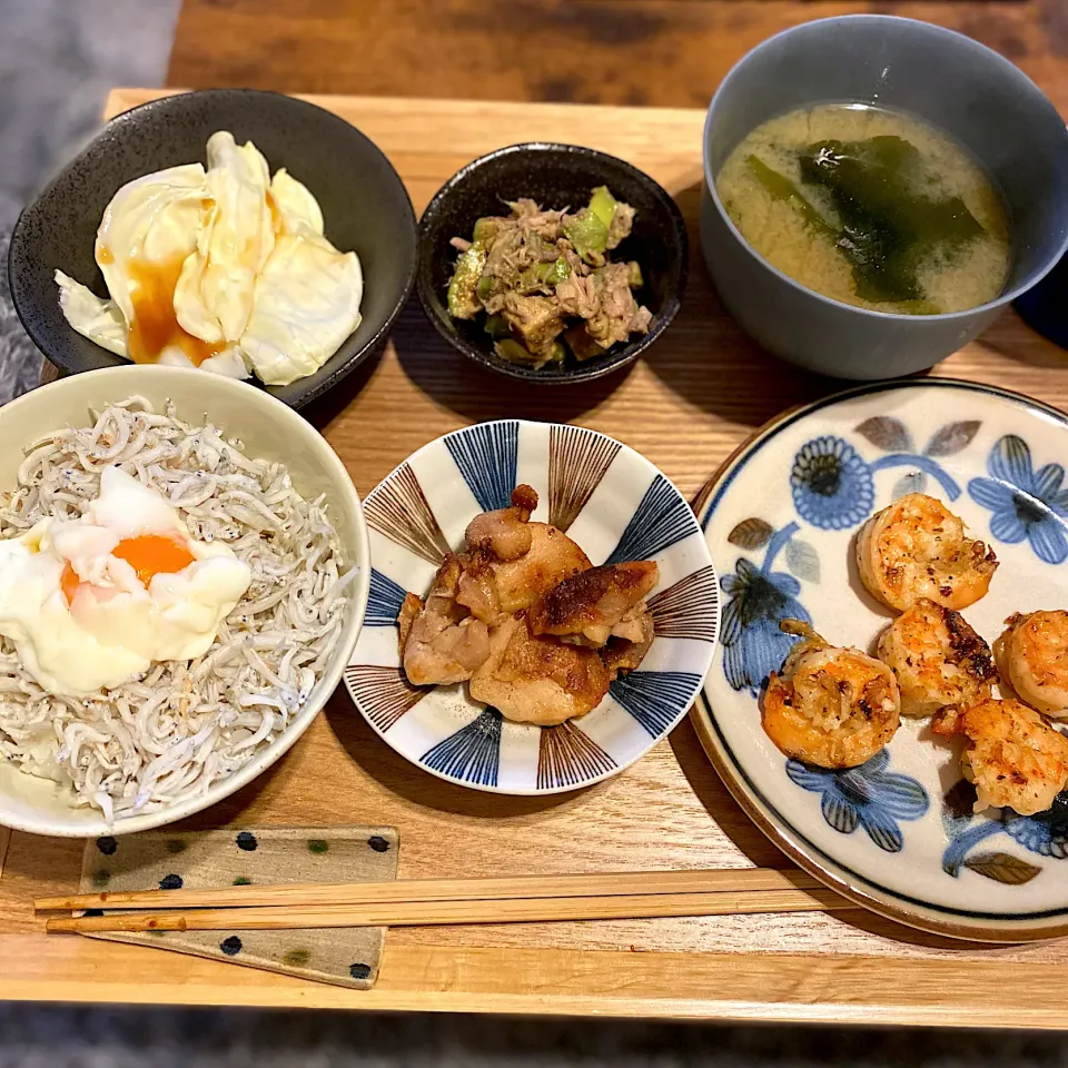 Snapdishの料理写真:ガーリックシュリンプ、しらす丼|なつこさん