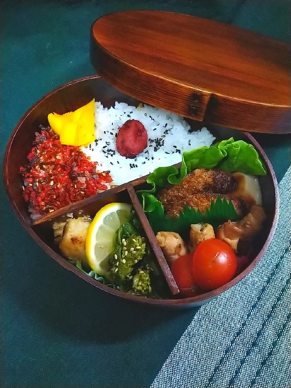 Snapdishの料理写真:メンチカツ・花咲昆布・菜花の辛子和え
　今日のお弁当*20|cheryl_tasteさん