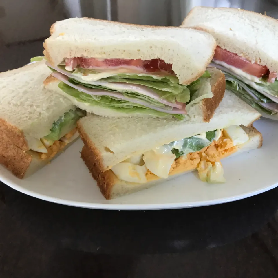 Snapdishの料理写真:サンドイッチ🥪ハムレタス、アボカド🥑たまご|純さん