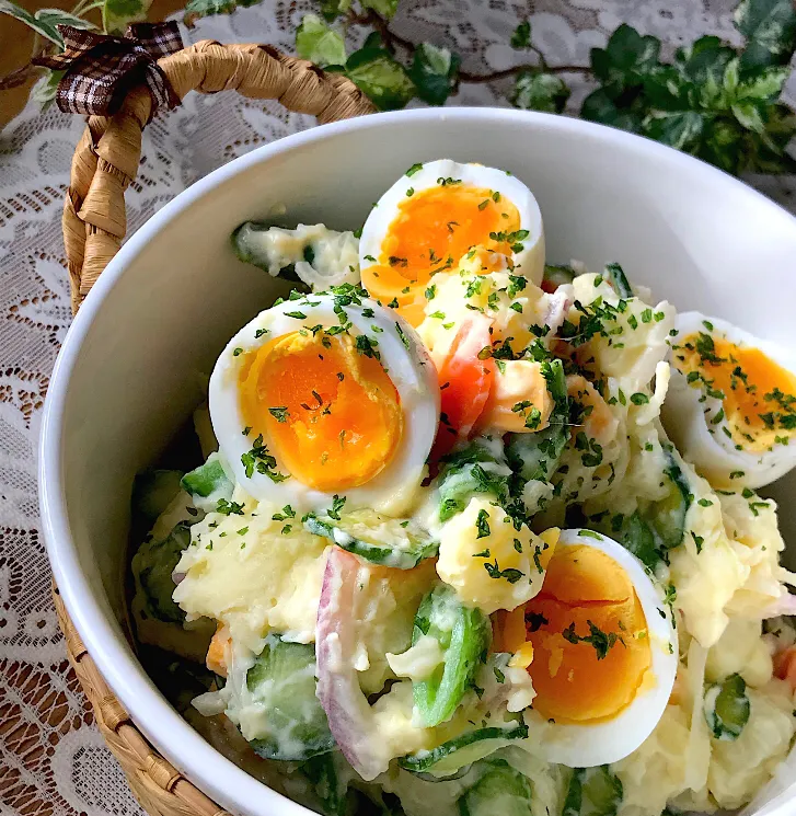 Snapdishの料理写真:🥗🥔我が家の定番　野菜たっぷりポテトサラダ🥔🥗|Hollyさん