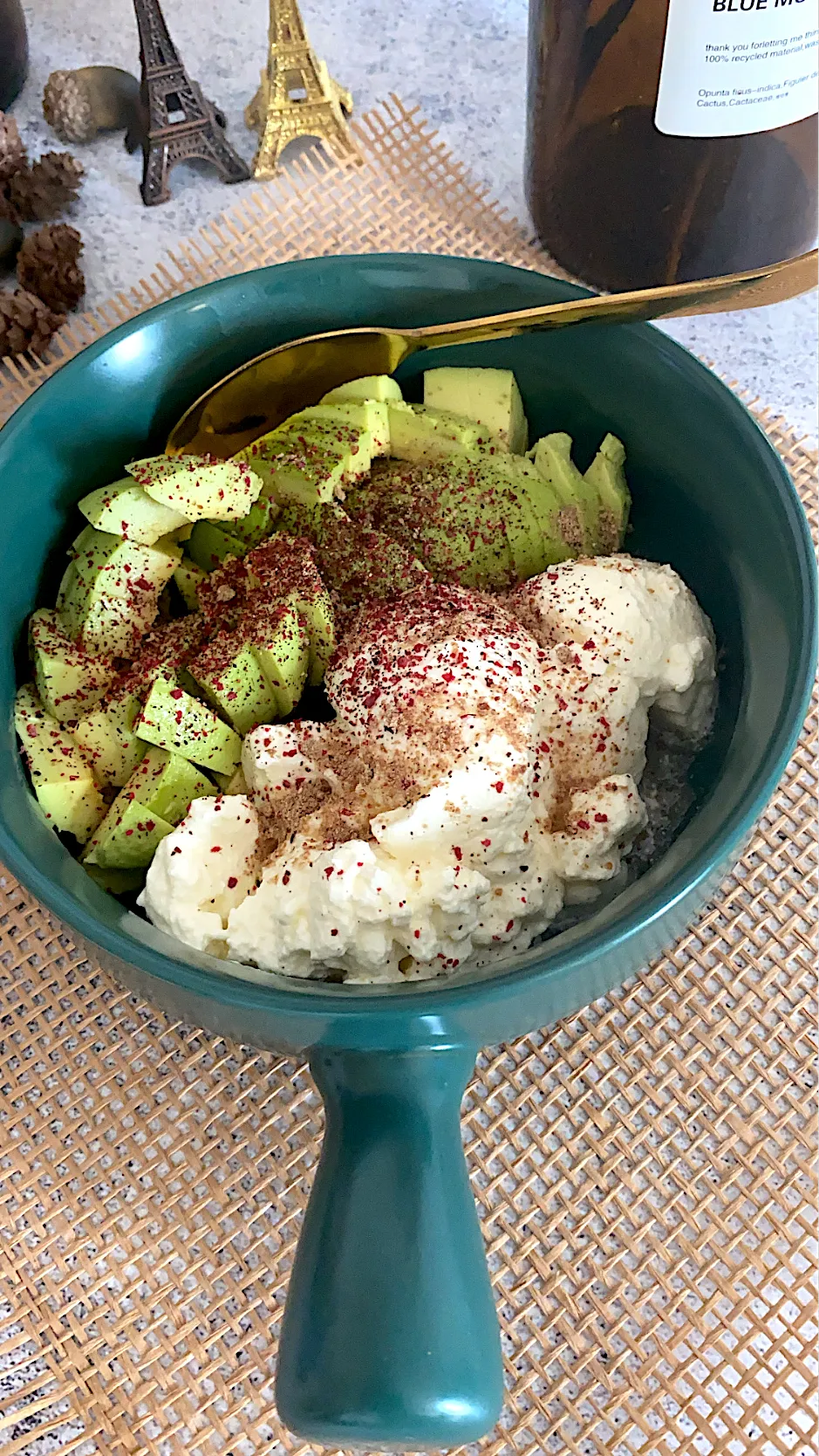 Sumac Avocado Greek Yogurt|Natchy🦋さん