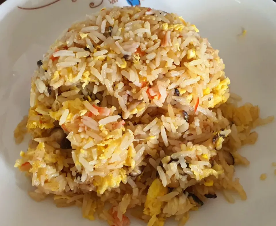 Lunch ~ Teriyaki Garlic Egg Fried Rice
Crab Stick & Shiitake Mushrooms 🍄😋
overnight rice 😅|🌷lynnlicious🌷さん