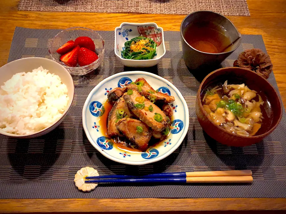 Snapdishの料理写真:カツオのポン酢漬け、キノコ汁など|ヒヨリ飯さん