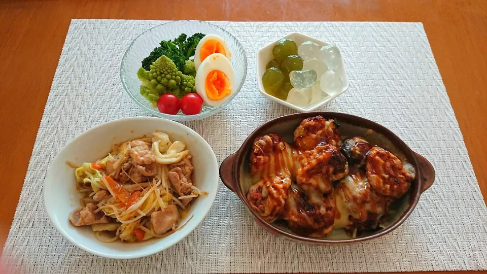 ☆ホルモン炒め物
☆たこ焼きのチーズ焼き
☆サラダ
☆わらび餅|chikakoさん