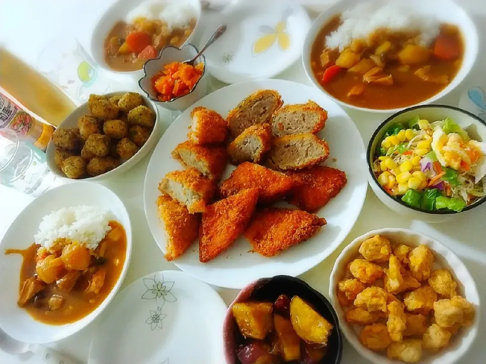 夕食(*^^*)
カレーライス🍛
揚げ物(牛肉コロッケ、白身フライ、メンチカツ、青のりイカフライ)
大学芋
福神漬け|プリン☆さん