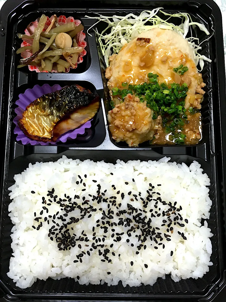 Snapdishの料理写真:まぐろやの280円弁当 @まぐろや|こいちさん