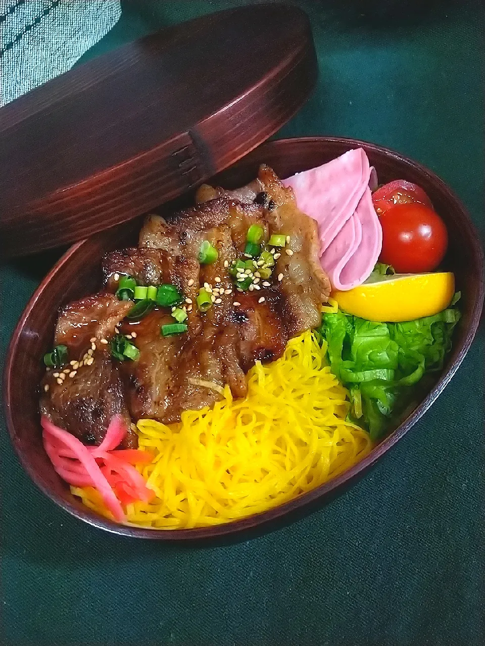 焼肉のっけ盛りで彩り🌸
　今日のお弁当*21|cheryl_tasteさん