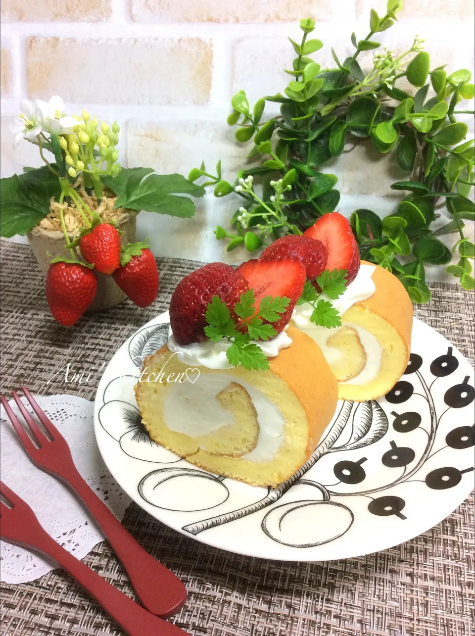 シフォンロールケーキ😋🍓|あみさん