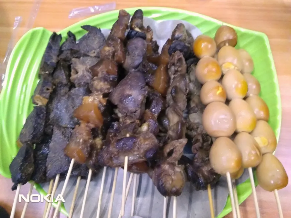 sate jeroan sapi & telur burung puyuh|chef bungさん