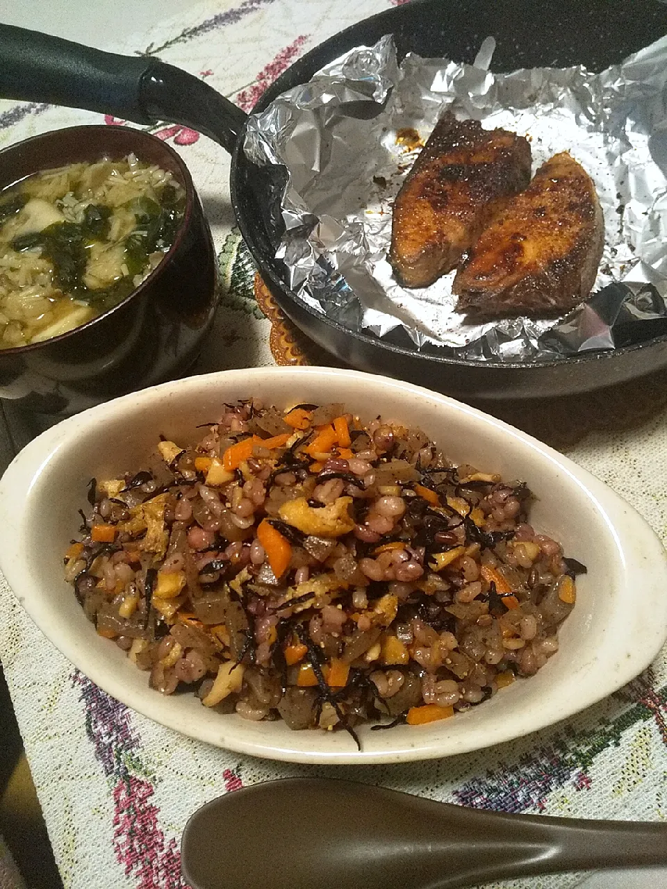 今日のお昼ごはん
※コンニャクでかさ増し五目チャーハン
※ブリの山椒醤油漬け焼き
※きのことワカメのお味噌汁|れあMIXさん