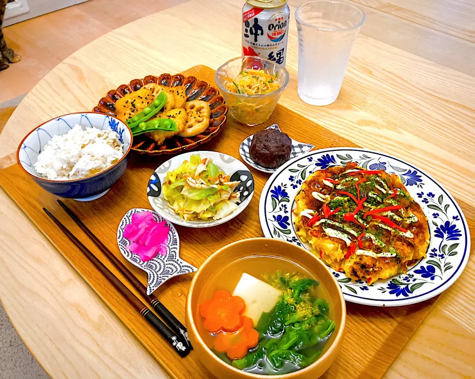 今日の夕食　お好み焼き(豚玉)  鶏胸肉とレンコンの黒酢揚げ　春雨サラダ　春キャベツと蒸し鶏の梅おかか和え　胡麻豆腐と菜の花ら桜にんじんのお澄まし　桜漬け　もち麦ごはん　おはぎ|ふわ猫はなちゃんさん