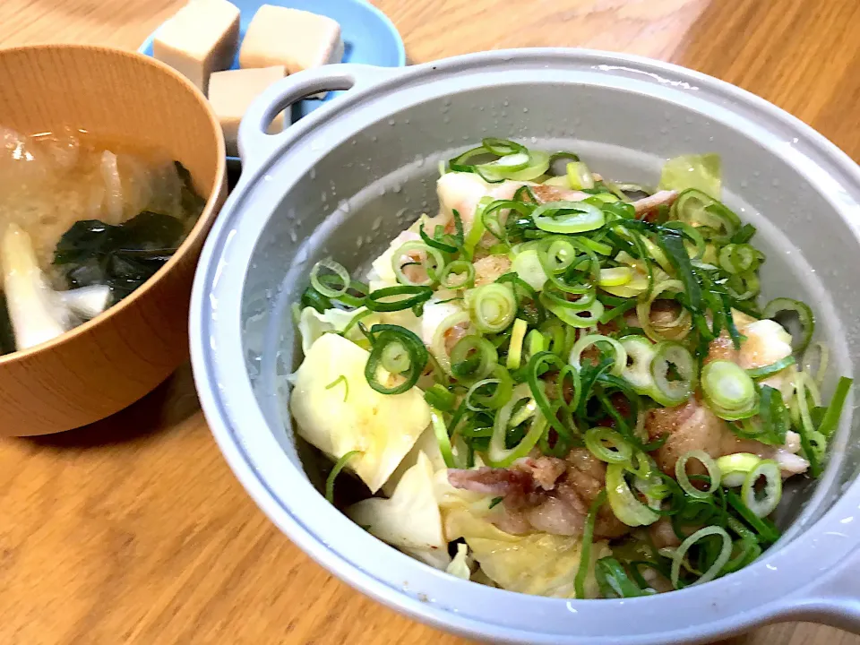 豚バラと春キャベツの重ね蒸し🍀|さおりさん