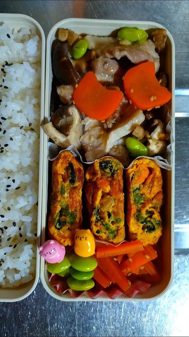 旦那弁当　2021/3/17

しいたけポークのガリバタ蒸し
ほうれん草とツナの玉子焼き
にんじんのきんぴら
えだまめピック|ユキヨメ♪さん