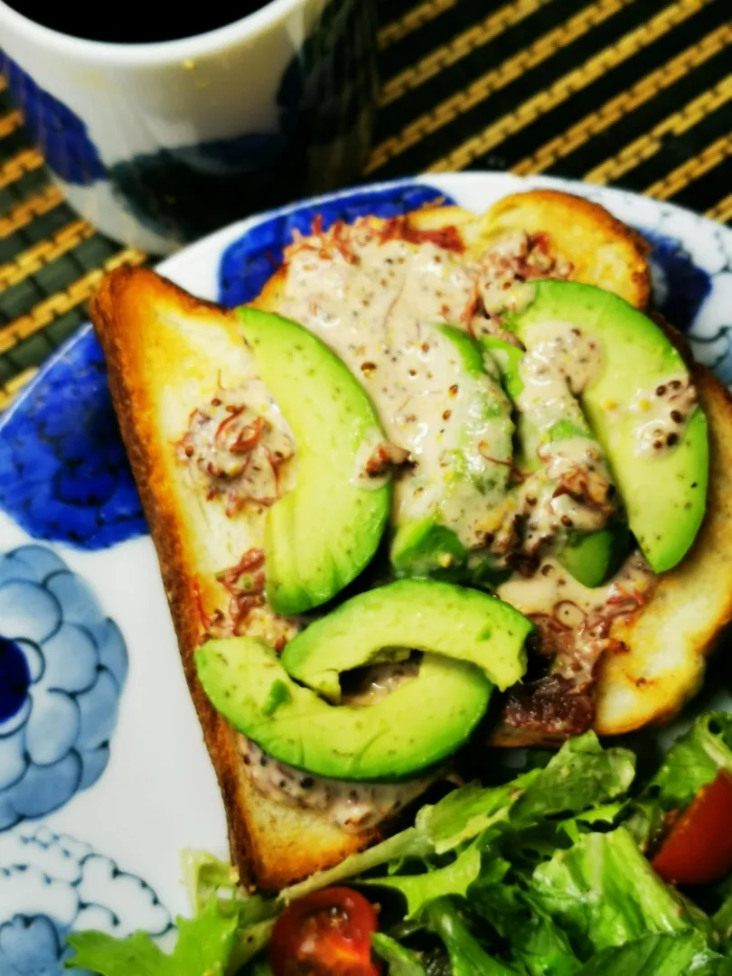 朝ごパン〜コンビーフパテ塗り
アボカドトースト👍🤪|ペンギンさん