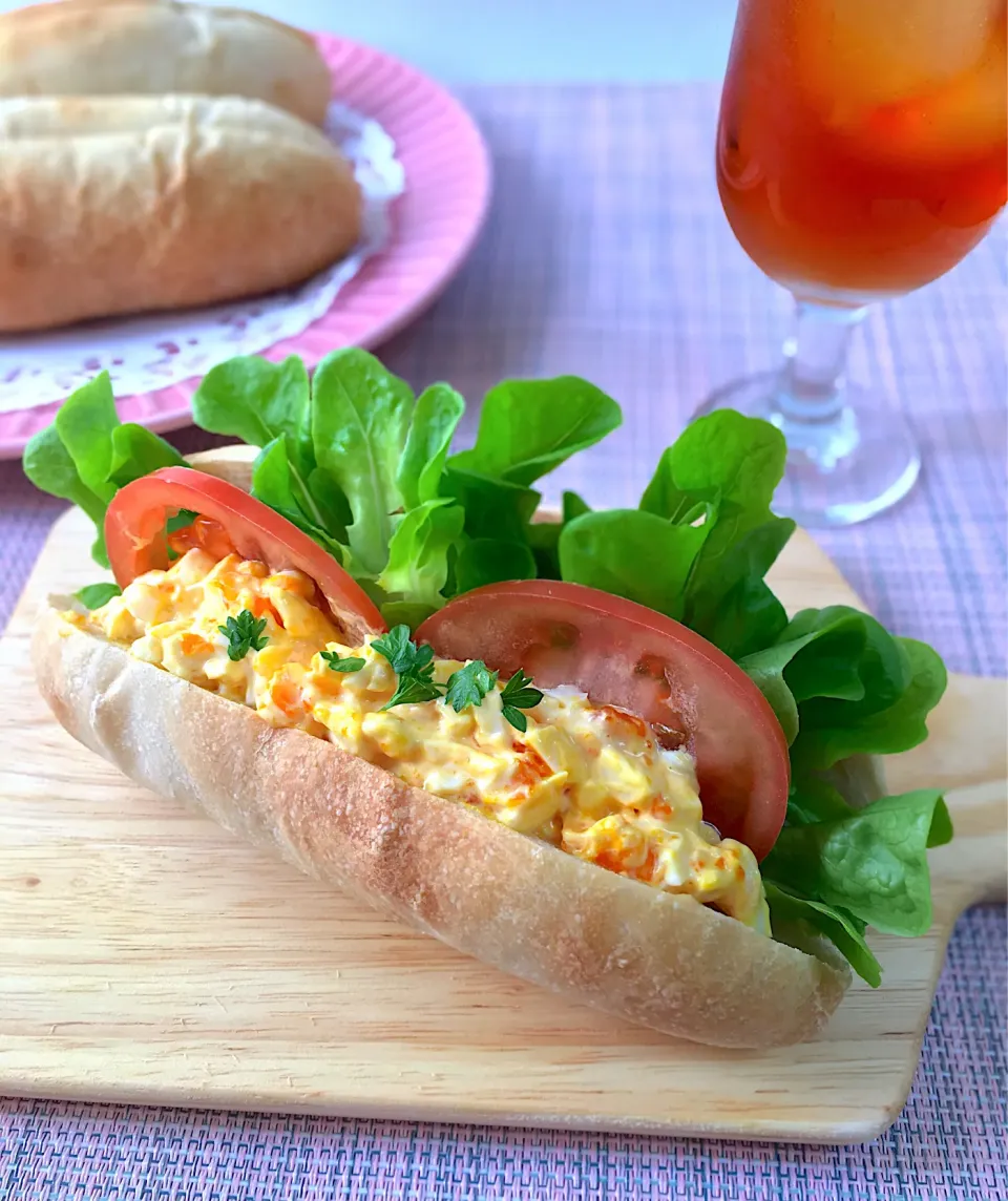 卵スプレッドサンドです〜 🌼🐰🐾🐣🌷今朝、焼いた、いちご天然酵母コッペパンで作りました︎💕︎💕|sucreroomさん