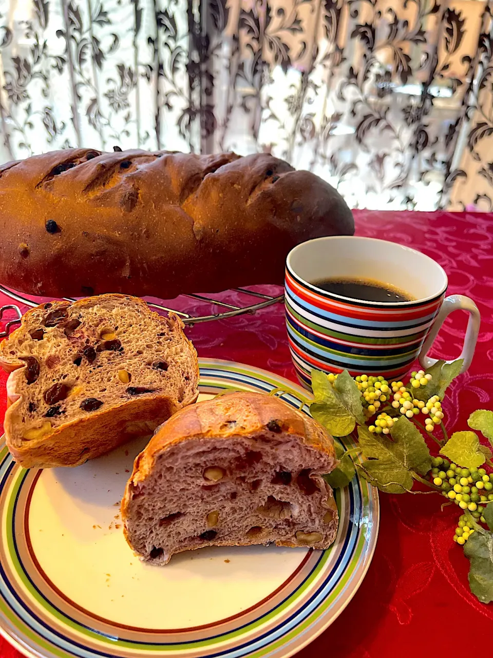 レーズンブルーベリーパン🥐|みなさん