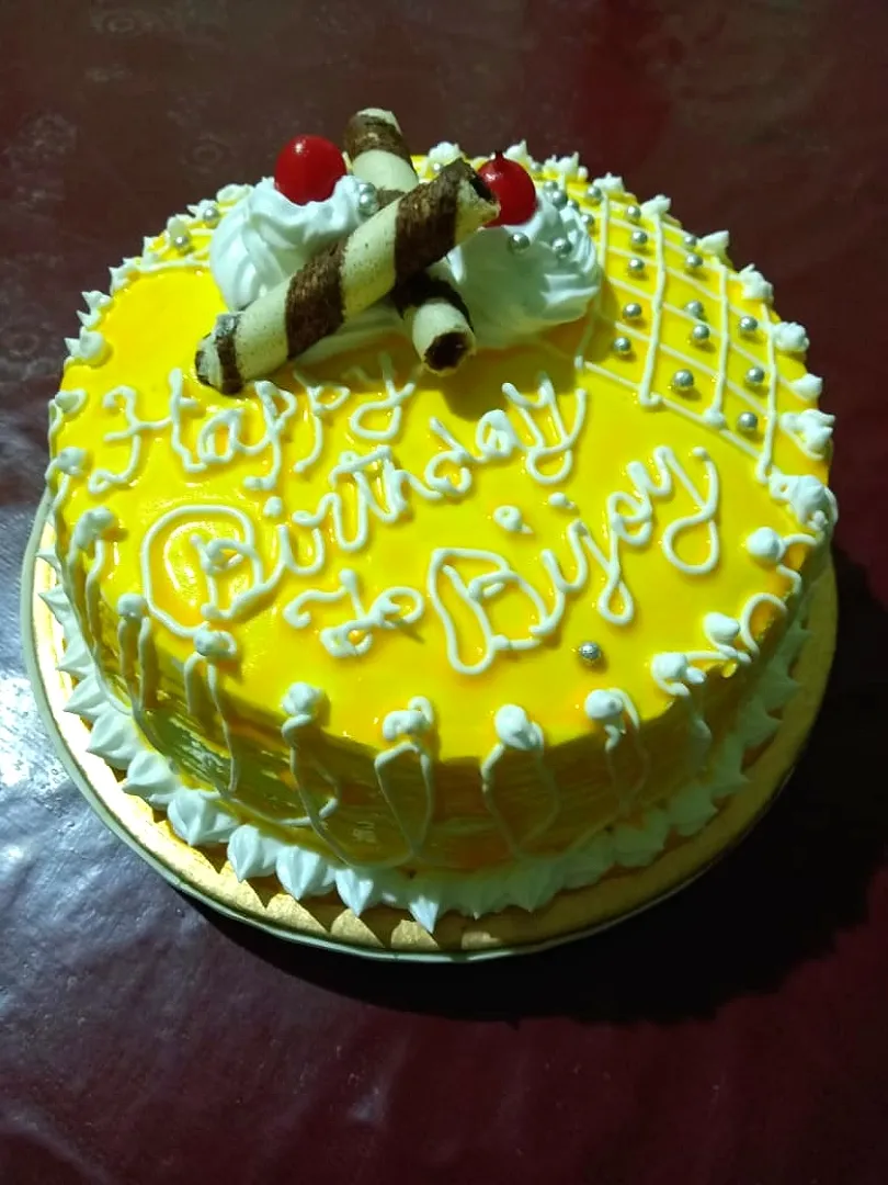 yellow chocolate drip cake|moinamainaさん