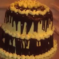 two tier chocolate drip cake|moinamainaさん