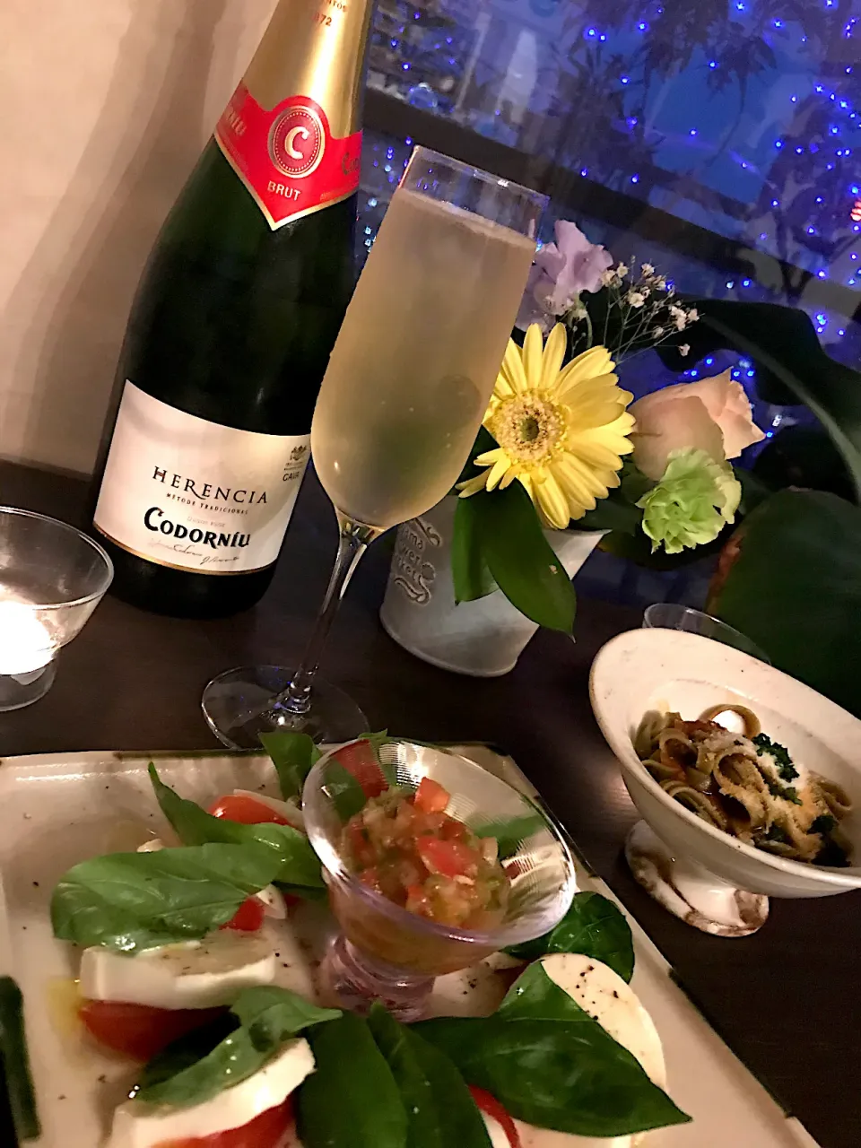 カプレーゼとボロネーゼとCAVA|izunさん