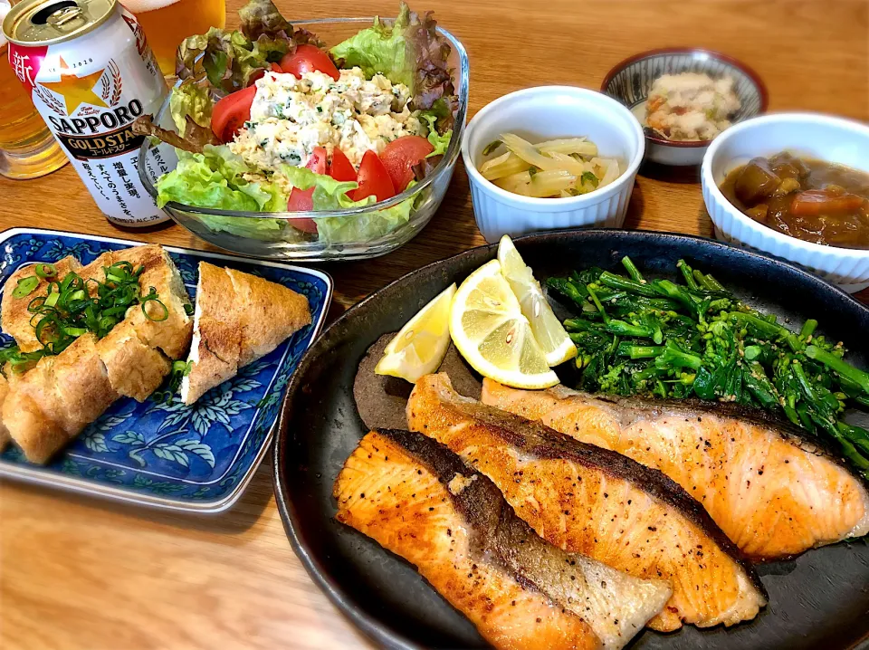 鮭のムニエル　菜花の和物　ポテサラ　焼き油揚げ|じゅんさんさん