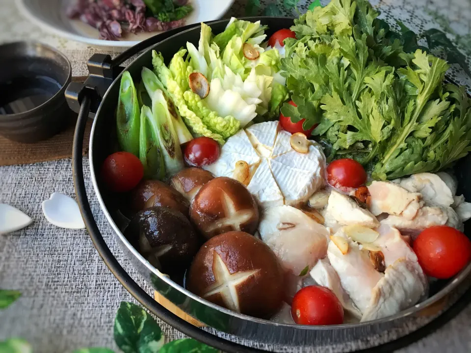 イチロッタさんの料理 白ワイン風味の洋風鶏すき焼き❣️✨✨✨|まなまな♡さん