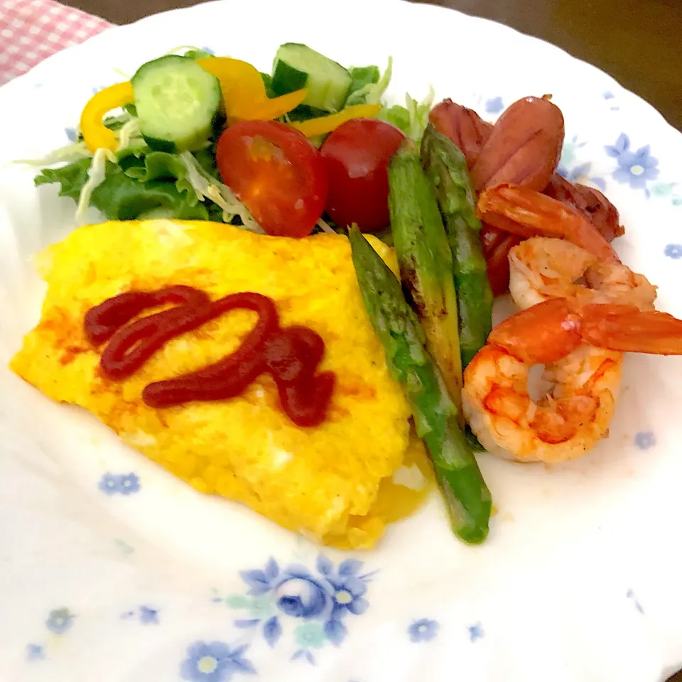 🐯娘朝。チーズオムレツ🧀エビ🦐ウインナー、アスパラ焼きとサラダ🥗|🐯あんこたま🐯さん