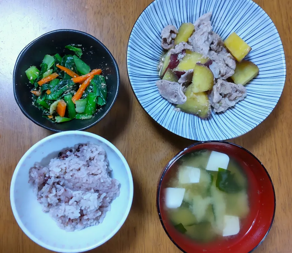 ３月１２日　さつまいもと豚肉のレンジ甘辛煮　小松菜のナムル　豆腐とわかめのお味噌汁|いもこ。さん