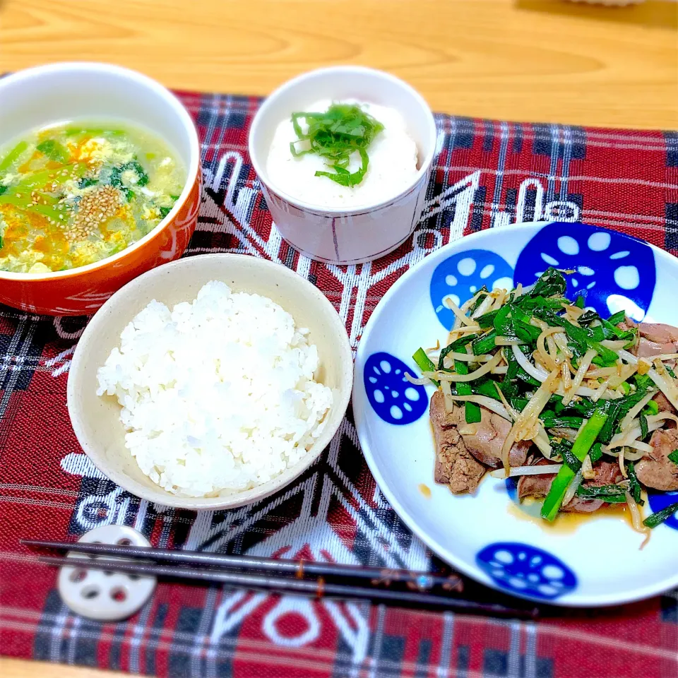 レバニラ、マグロの山かけ、小松菜と卵の中華スープ|ツインうさぎさん