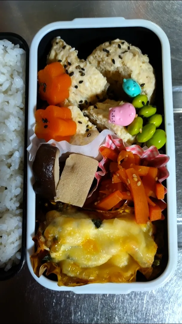 旦那弁当　2021/3/18

しいたけの肉詰め
えだまめピック
こうや豆腐の煮物
にんじんのきんぴら
ほうれん草とツナのマヨチーズ|ユキヨメ♪さん