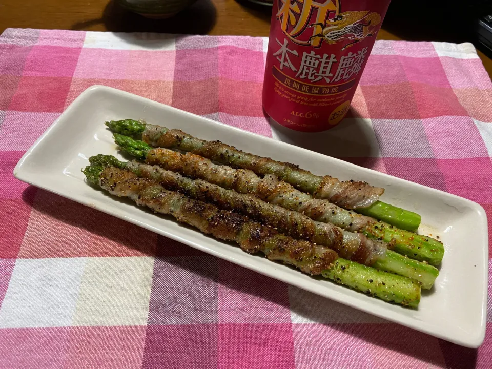 Snapdishの料理写真:アスパラの肉巻き|ハルのただ飯さん