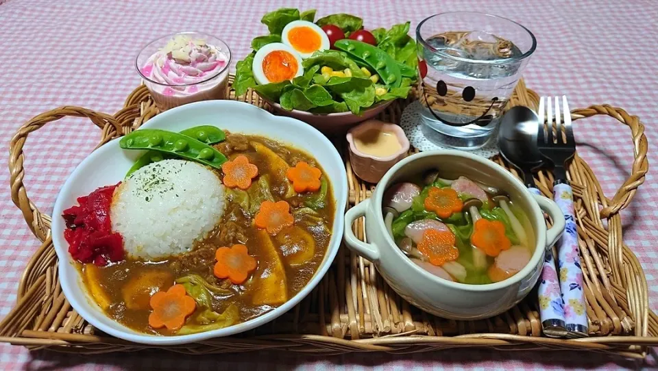 Snapdishの料理写真:春野菜カレー🍛

❁春野菜カレー
❁コーンサラダ
❁春キャベツのコンソメスープ
❁桜ミルクプリン|みかんちょこさん