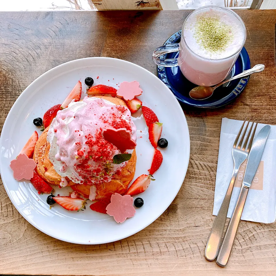 札幌カフェ巡り「cafe BLUE」桜のパンケーキ🌸桜のチーズティー🫖|Happy suzumeさん