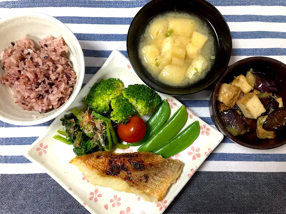 赤魚の西京焼き、ほうれん草のおひたし、ナスと絹揚げの味噌炒め、薄揚げの麹味噌汁|jackybeanさん