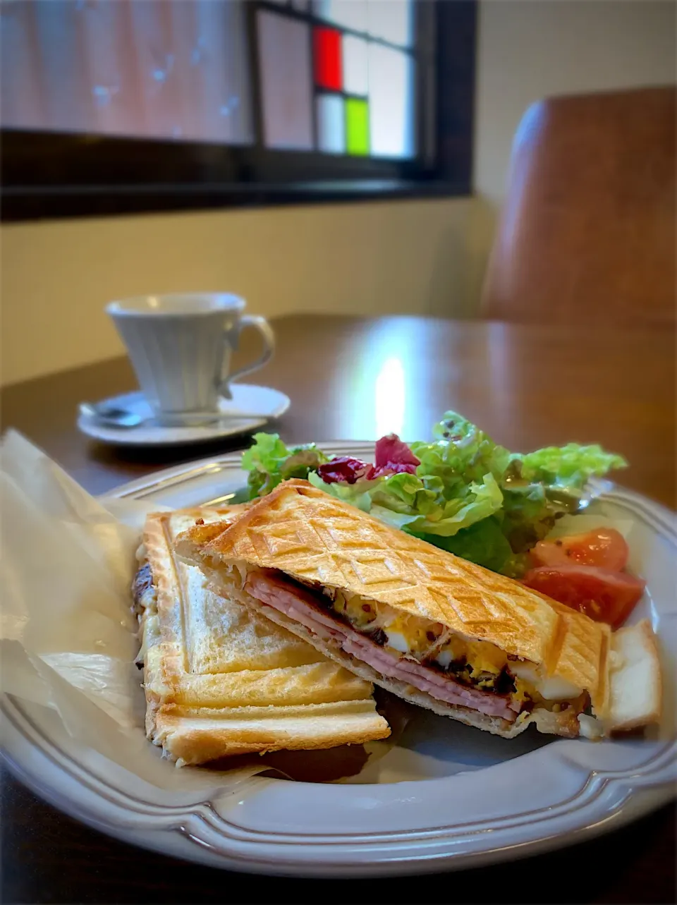 ハムとたまごのホットサンド&アメリカーノ|みゃ〜・はつさん