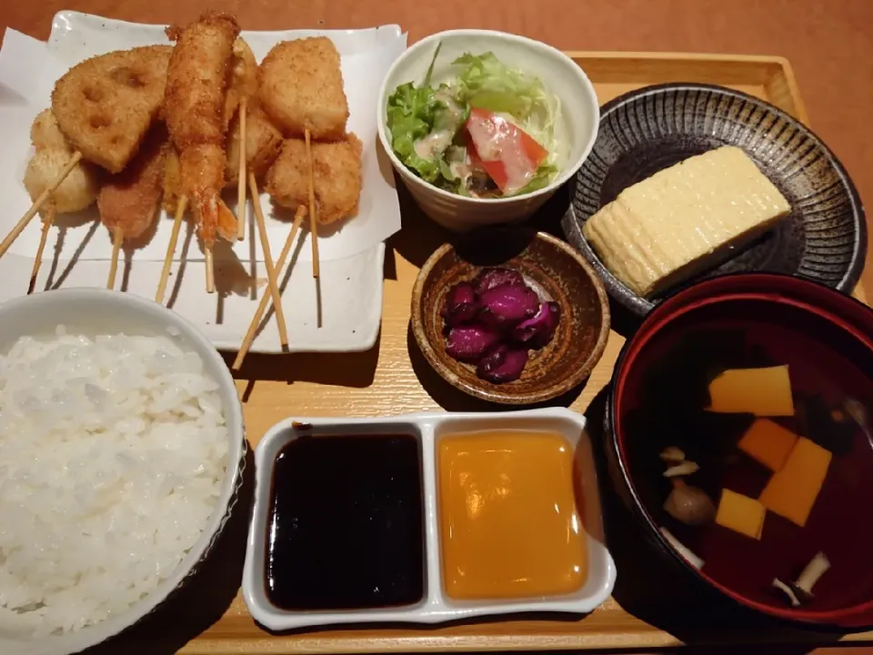 ～おそとでランチ～
串揚げ豪華ランチ😋|みぽりん♪さん