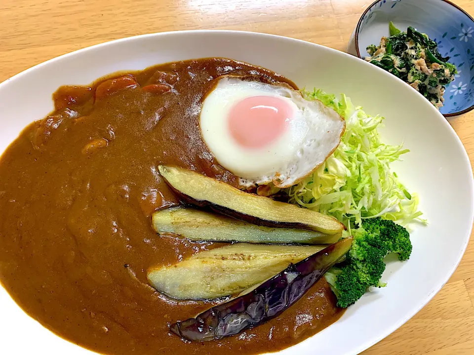 サラダ目玉カレー|ゆさん