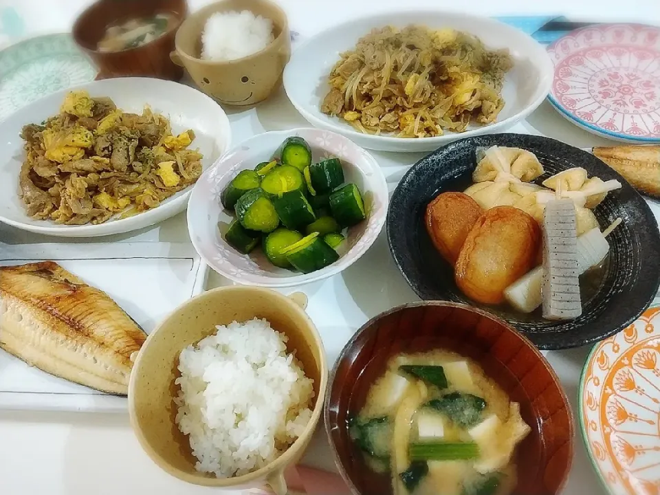 夕食(*^^*)
豚肉と卵と野菜のバターカレー炒め(舞茸、もやし)
煮物(もち巾着、さつま揚げ、こんにゃく)
焼き魚(ホッケ)
オイキムチ
お味噌汁(ほうれん草、豆腐、油揚げ)|プリン☆さん