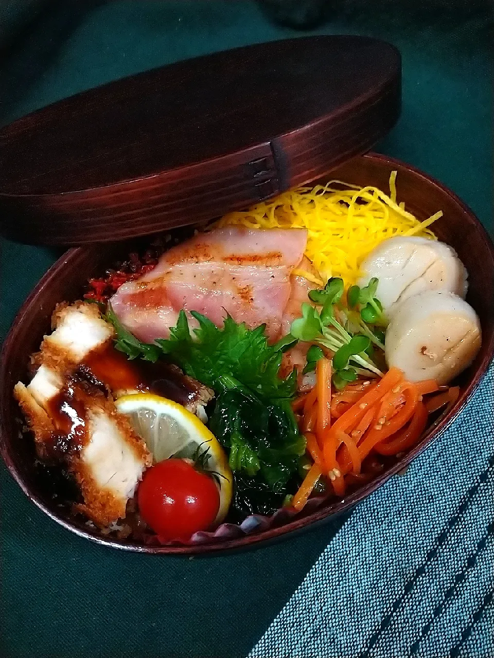 Snapdishの料理写真:駅弁？の如く…のっけ盛り😂
　今日のお弁当*24|cheryl_tasteさん