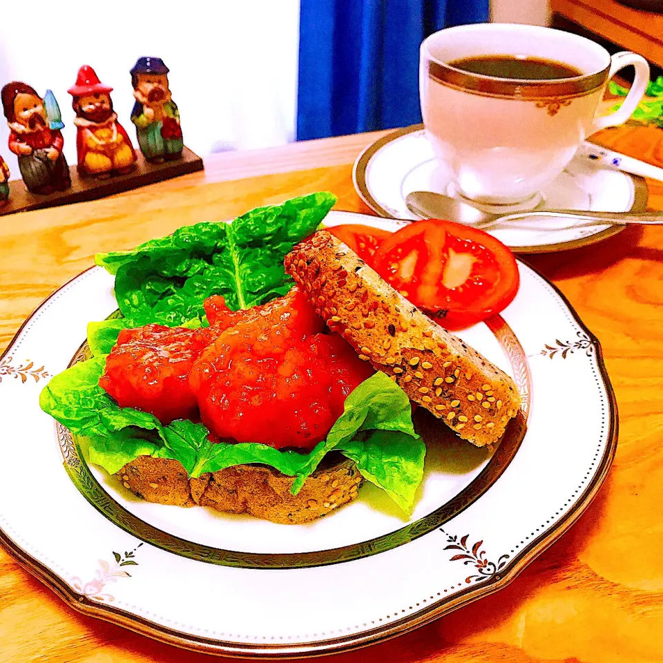 🍤エビチリと🥬サンチェを挟んで🥪ホットサンド☕️|Sの食卓さん