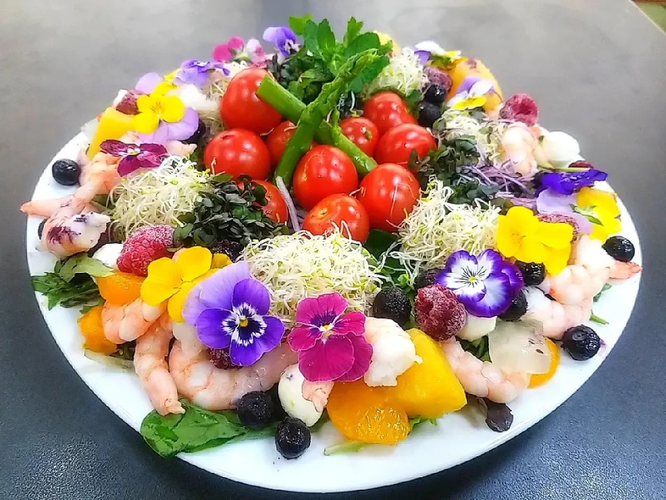 お花のフレッシュsalad🌼|KANAさん