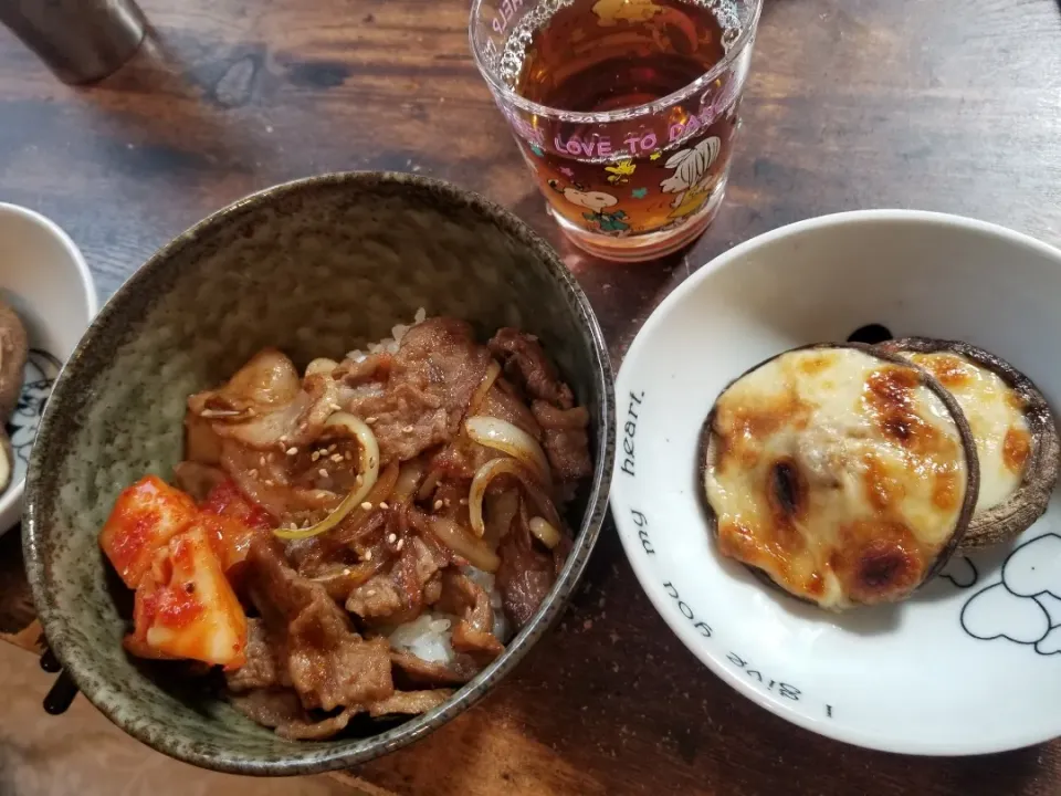 焼き肉丼としいたけチーズのせ|eeeeeさん