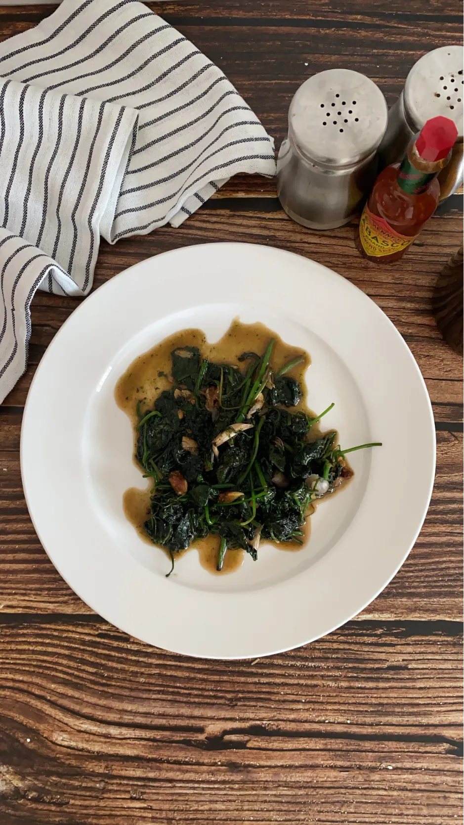 Snapdishの料理写真:Stir fry ivy gourds leaves with oyster sauce|Natchy🦋さん