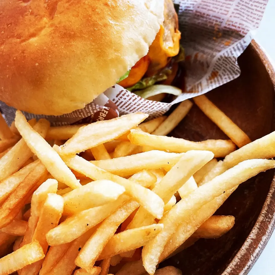 Snapdishの料理写真:Lunchのアボカドバーガー🥑🍔|Chika Nagaiさん