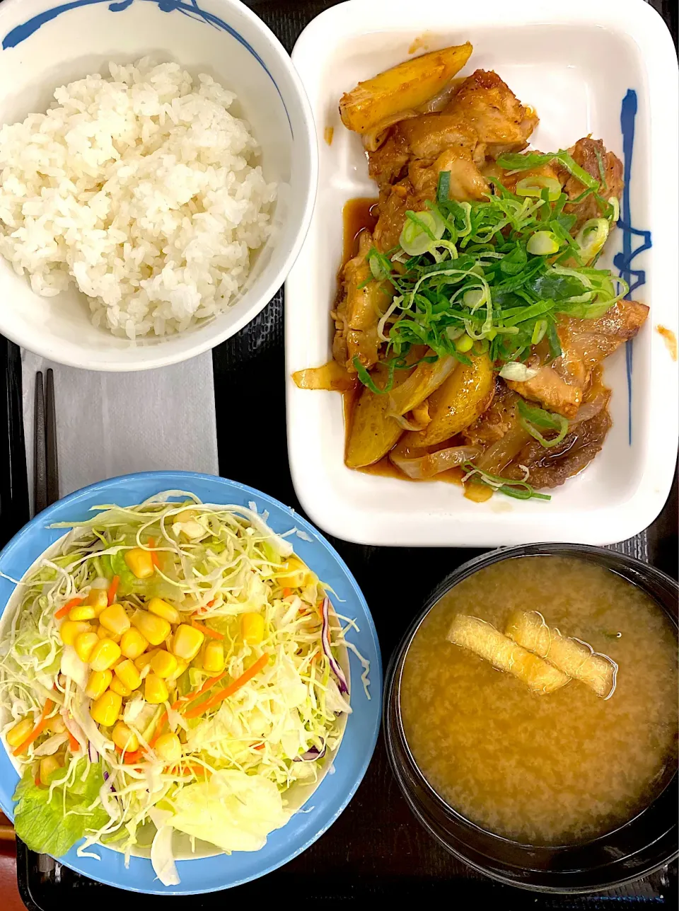 Snapdishの料理写真:鶏のじゃがバター炒め定食 松屋|すくらんぶるえっぐさん