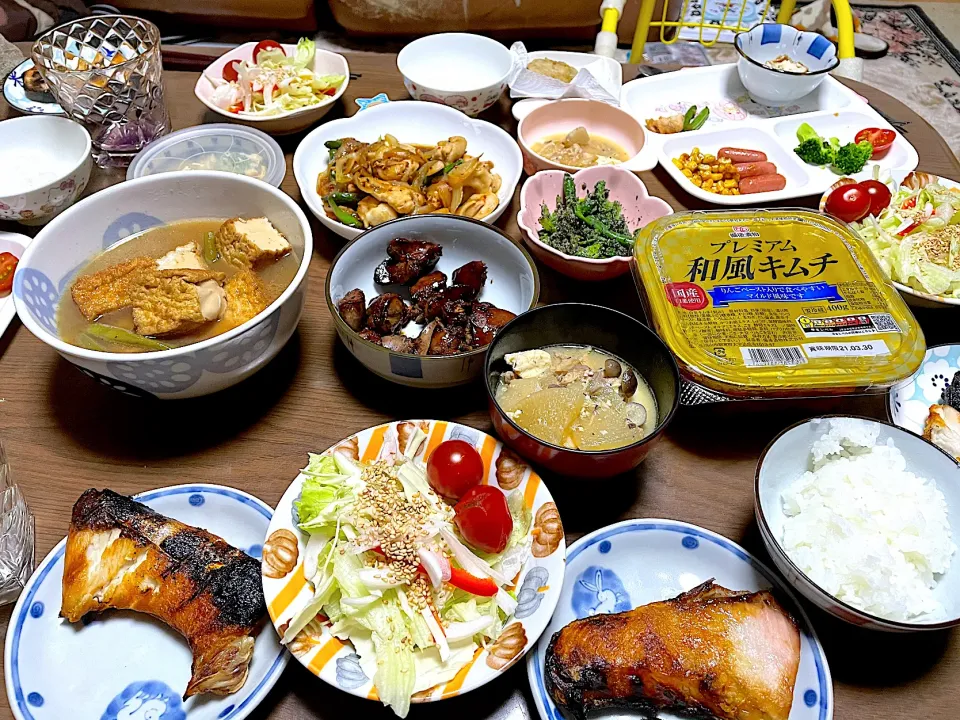 ぶりの塩焼き＆サバ汁＆鶏レバー煮＆煮物＆肉炒め＆サラダ＆胡麻和え＆ご飯|やんやんさん