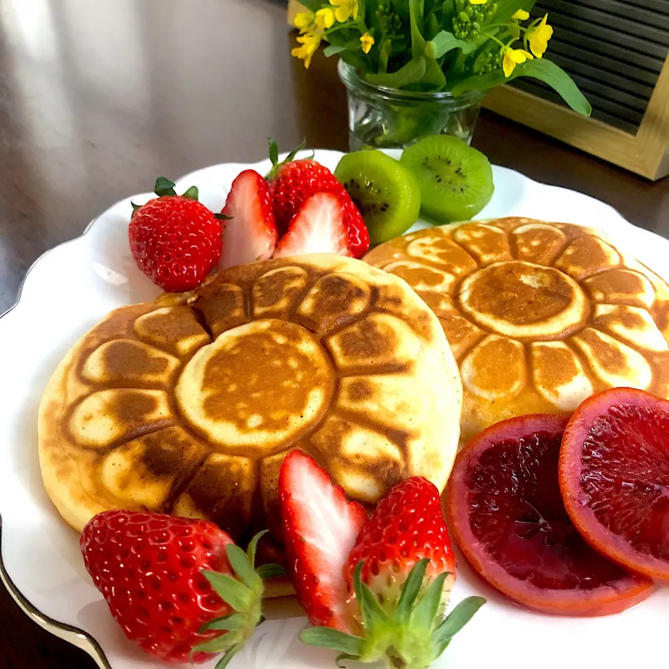 Snapdishの料理写真:お花パンケーキ🌼|すと☺︎*☻さん