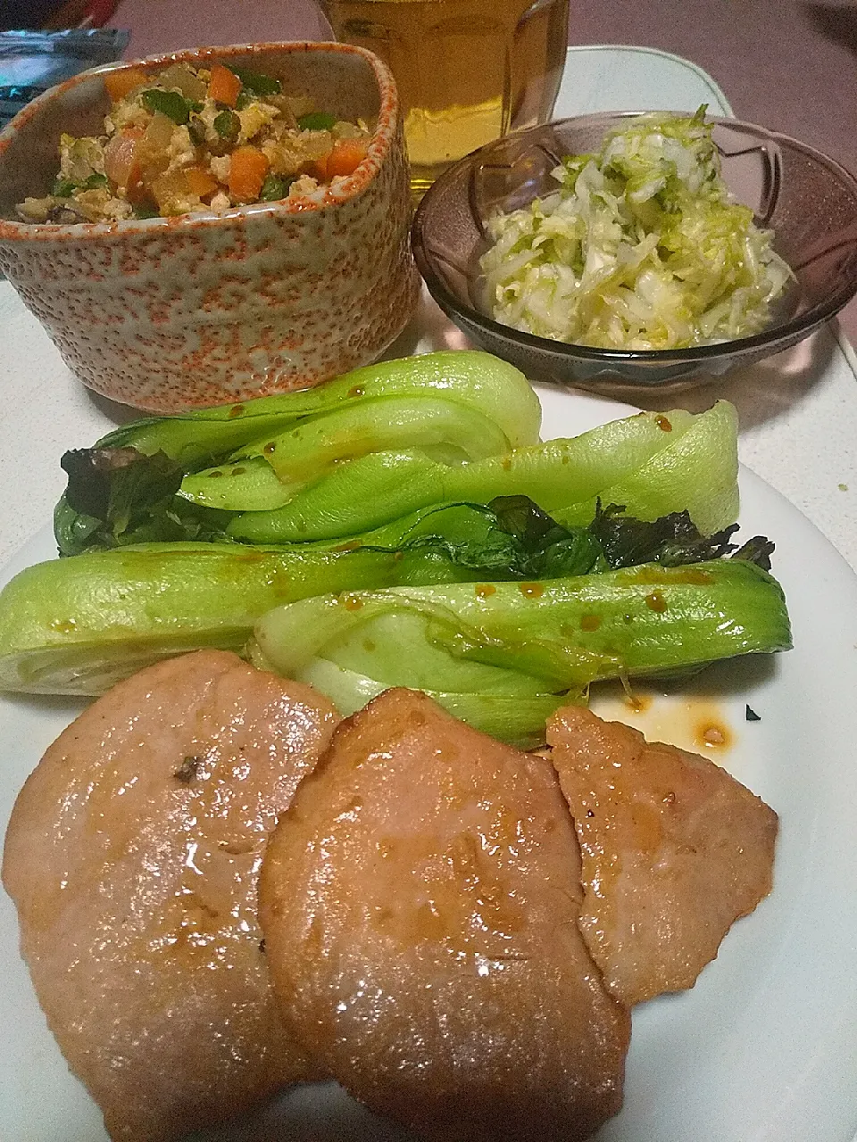 Snapdishの料理写真:今日の晩御飯
※豚ヒレ肉の漬け焼
※焼きチンゲン菜
※炒り豆腐
※酢キャベツ
※ハイボール|れあMIXさん