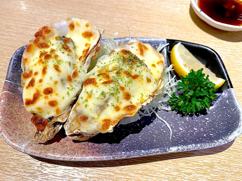 Snapdishの料理写真:Grilled oysters|skyblueさん